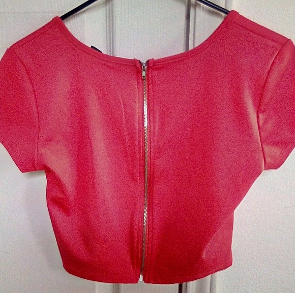 Forever 21 Short Sleeve Crop Top - Picture 5 of 5